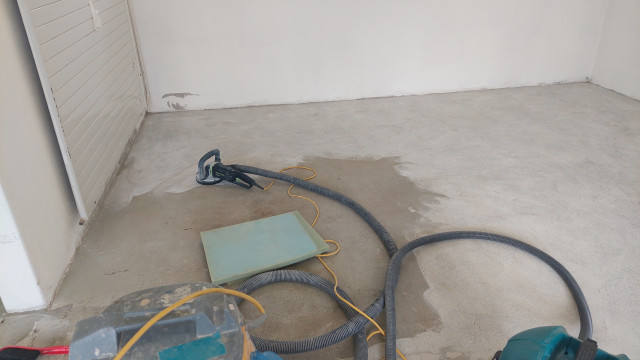Ausbau der neuen Räumlichkeit hat begonnen ....